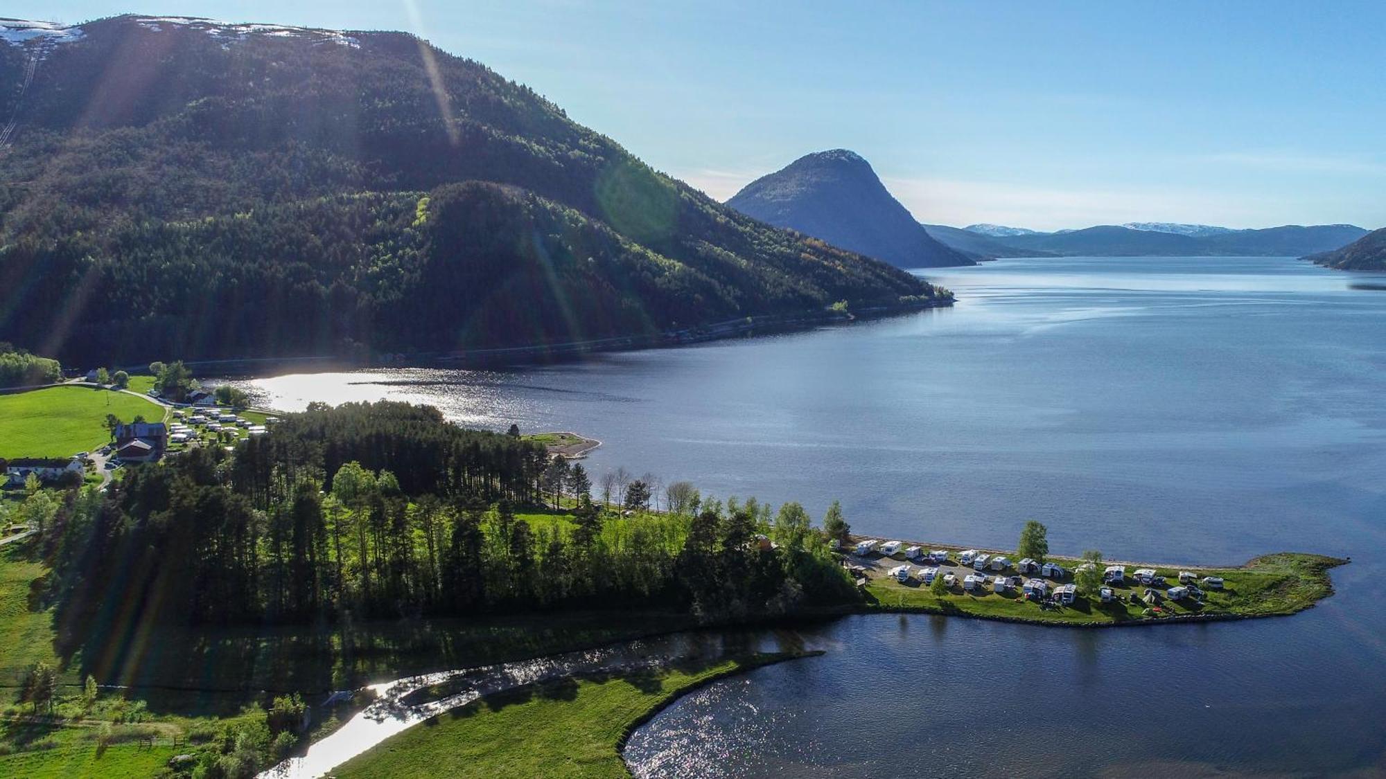 Fugelvagen, Cabins And Glamping Alvund Luaran gambar